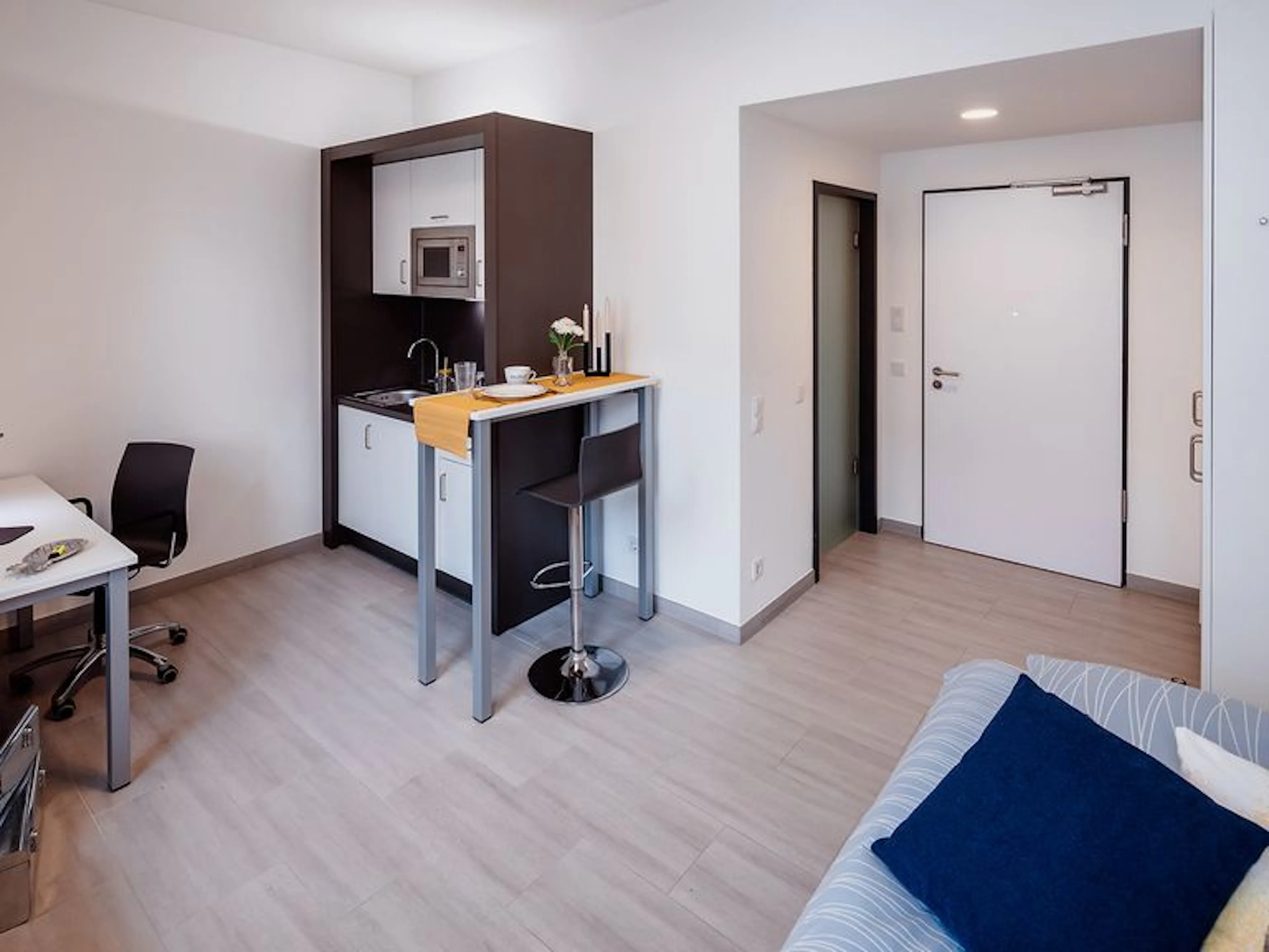 Basic Studio Silver KITCHEN 4
