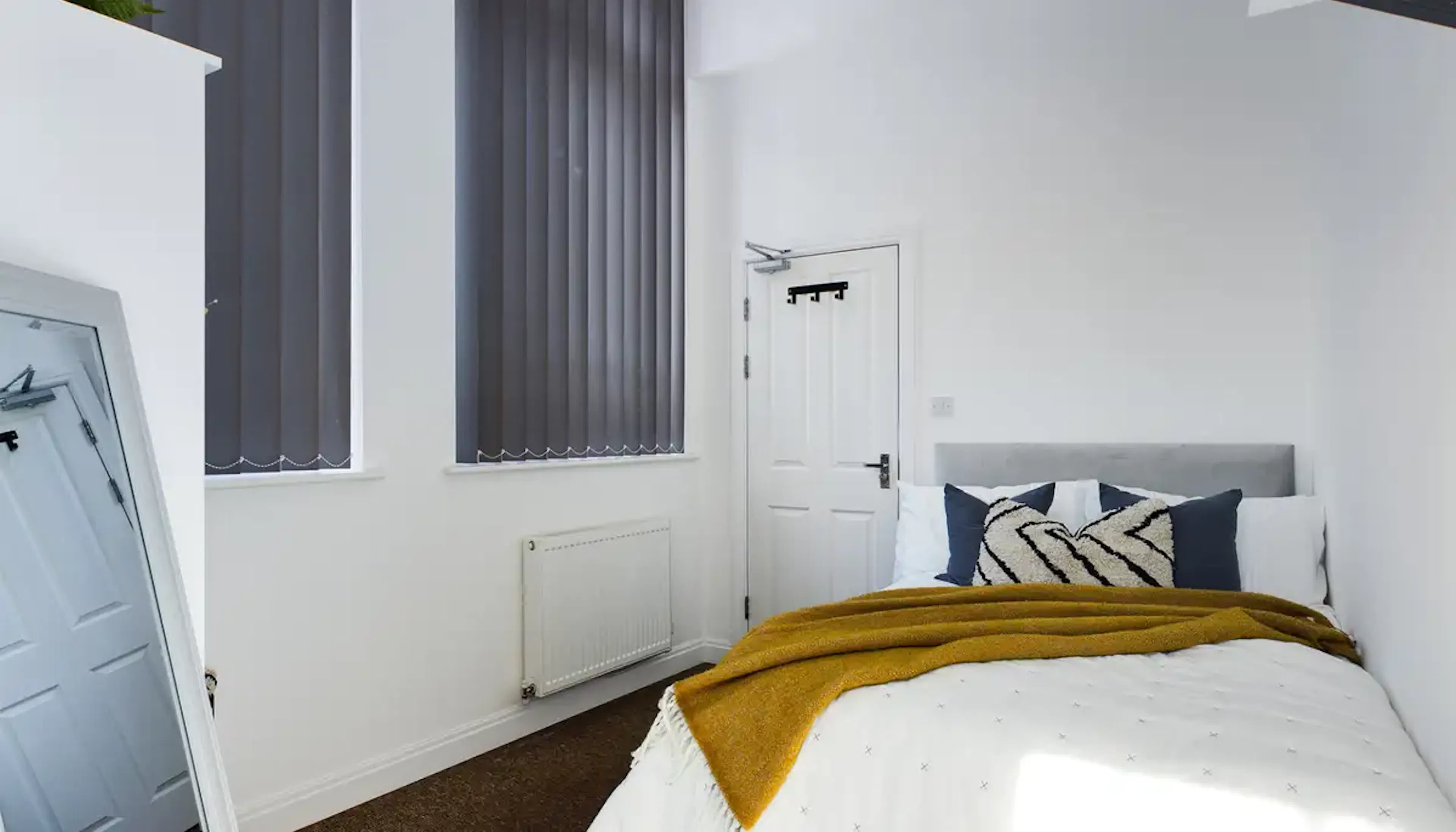 8 Bedroom House ROOM 1