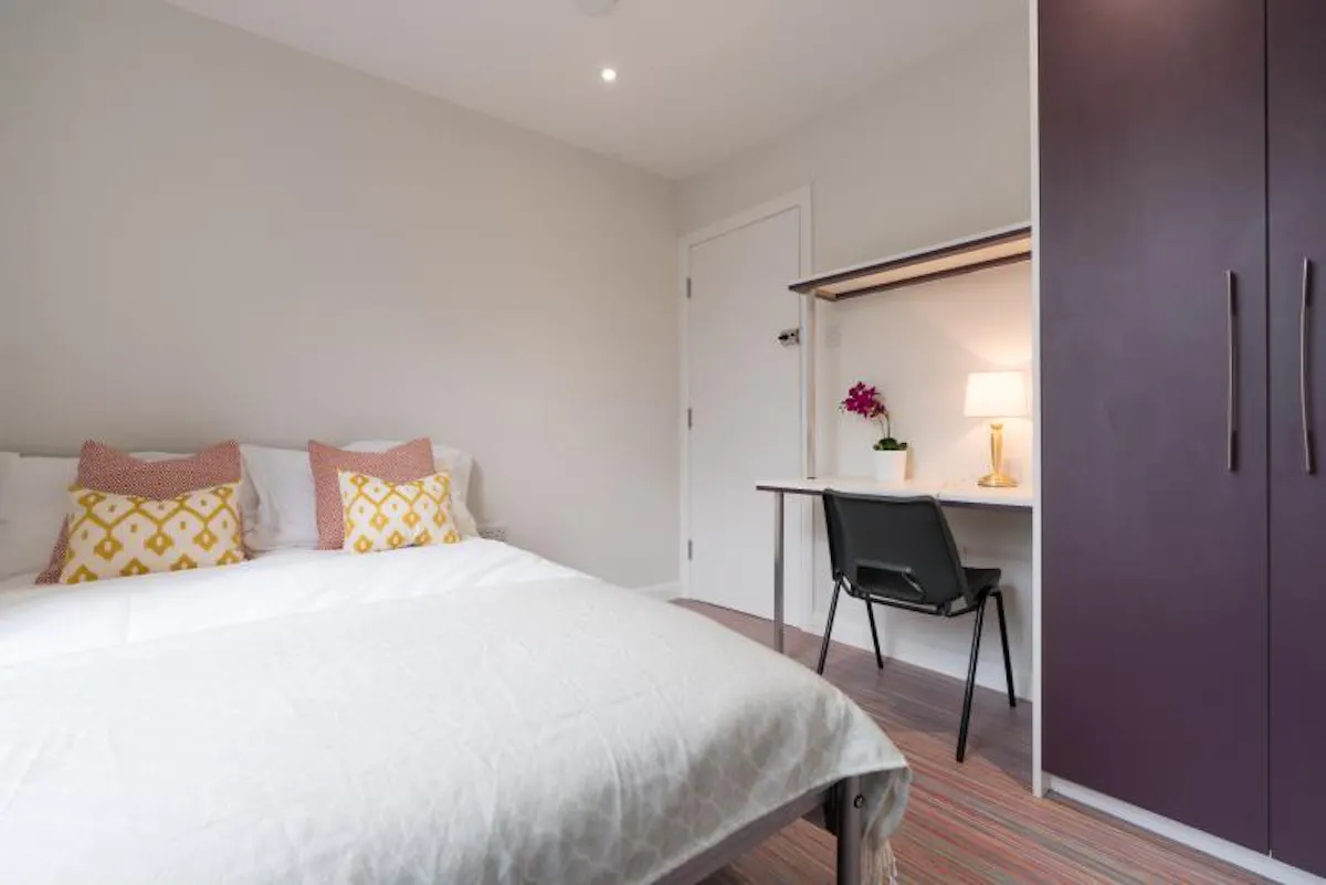 ROOM ROOM