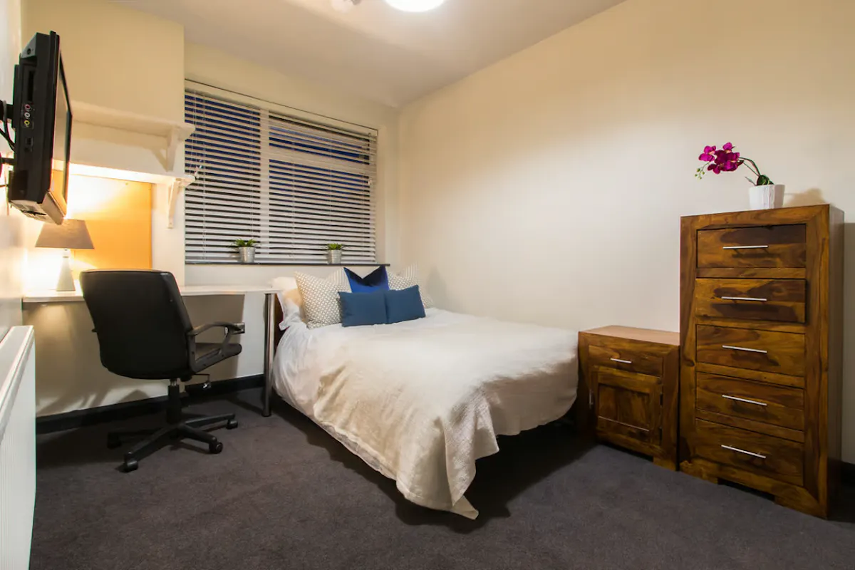 ROOM ROOM