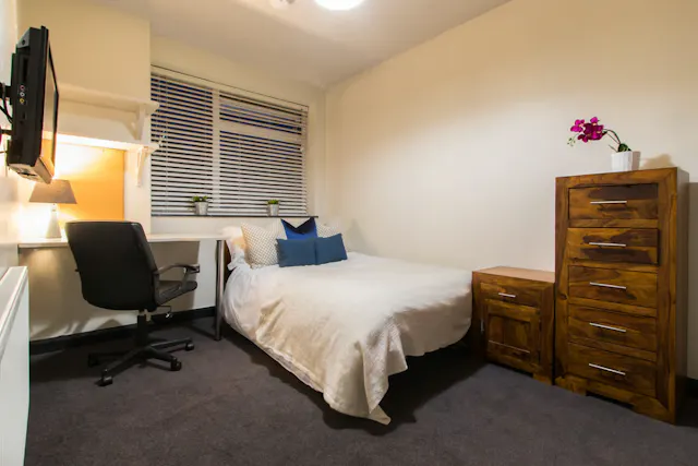 6 Bedroom Apartment room image 1