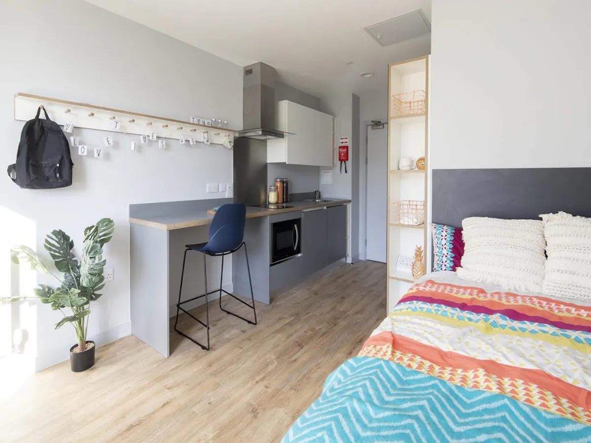 ROOM ROOM