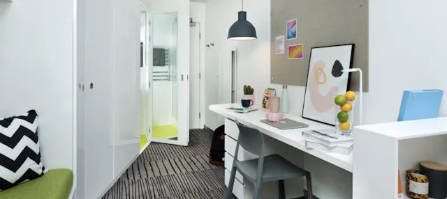 Large En-Suite room image 1