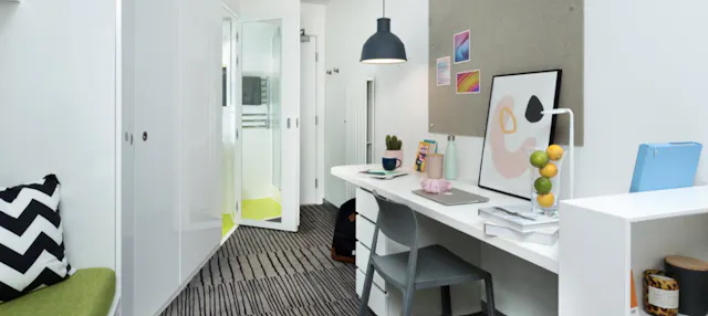 Large En-Suite room image 1