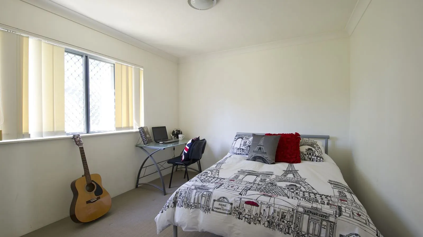 2 Bedroom Apartment ROOM 1
