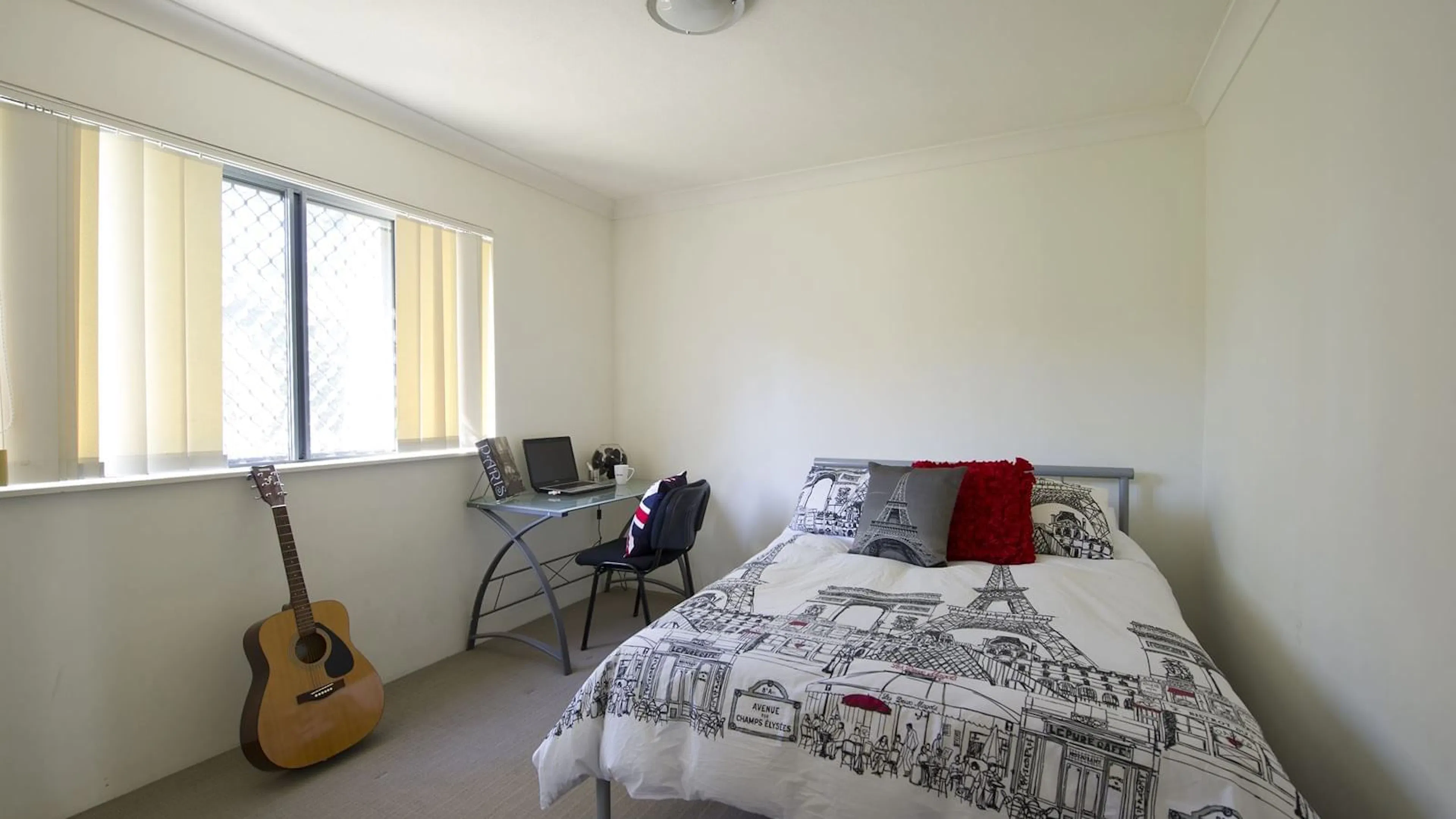 2 Bedroom Apartment ROOM 1