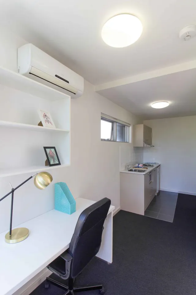 Large 1 Bedroom with Balcony room image 3