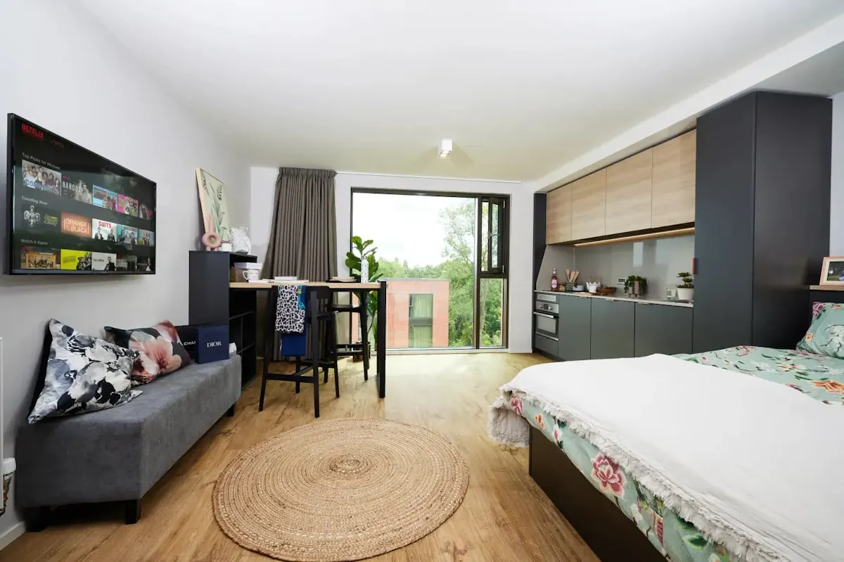ROOM ROOM