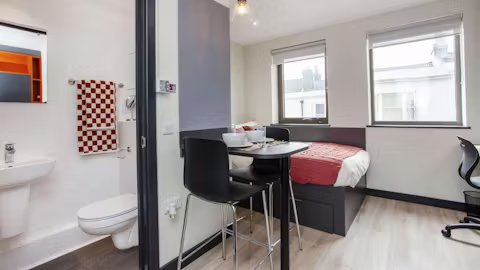 crown-house-brighton-1-brighton-ROOM