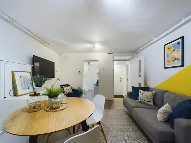 4 Bed Apartment room image 7