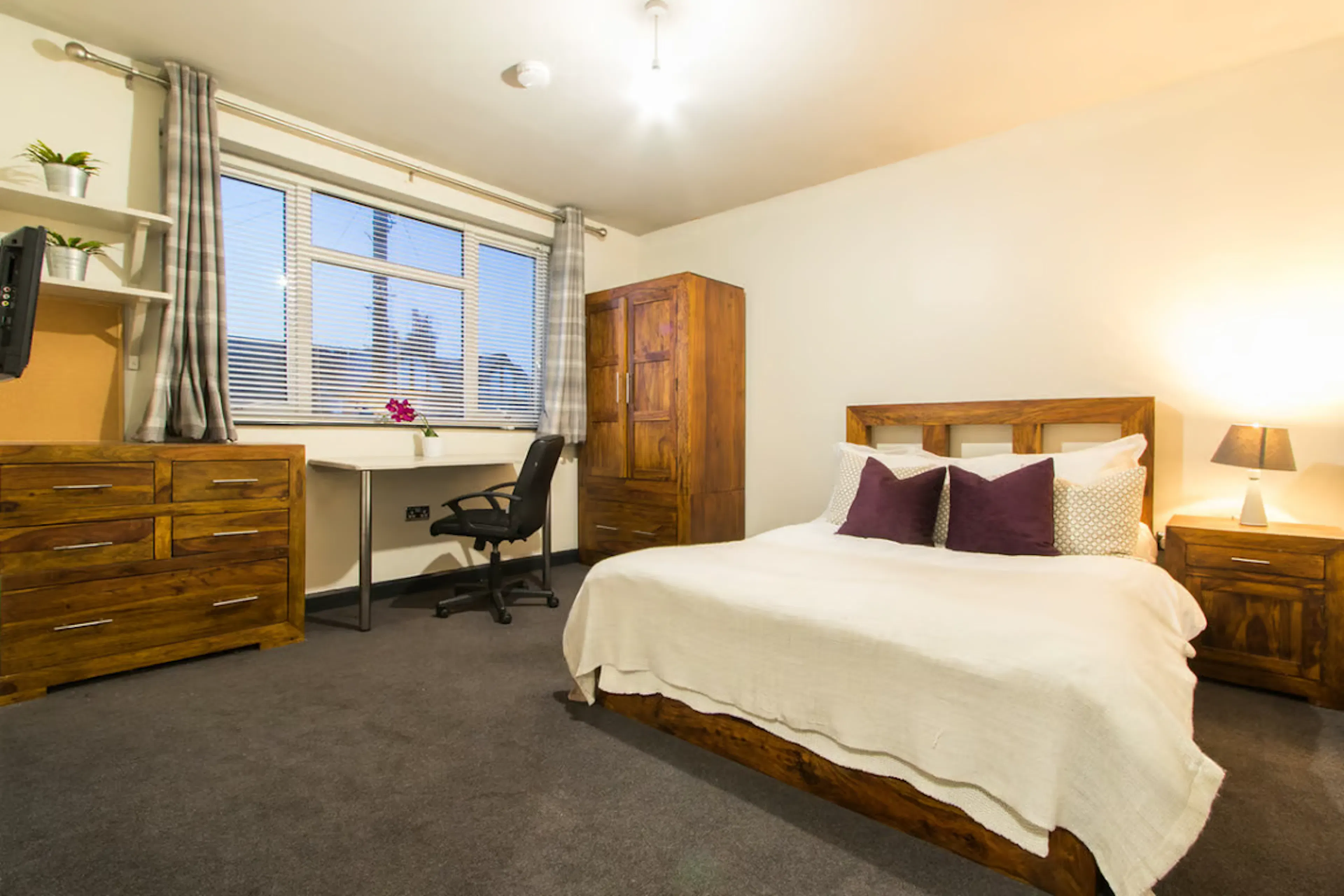 ROOM ROOM 1
