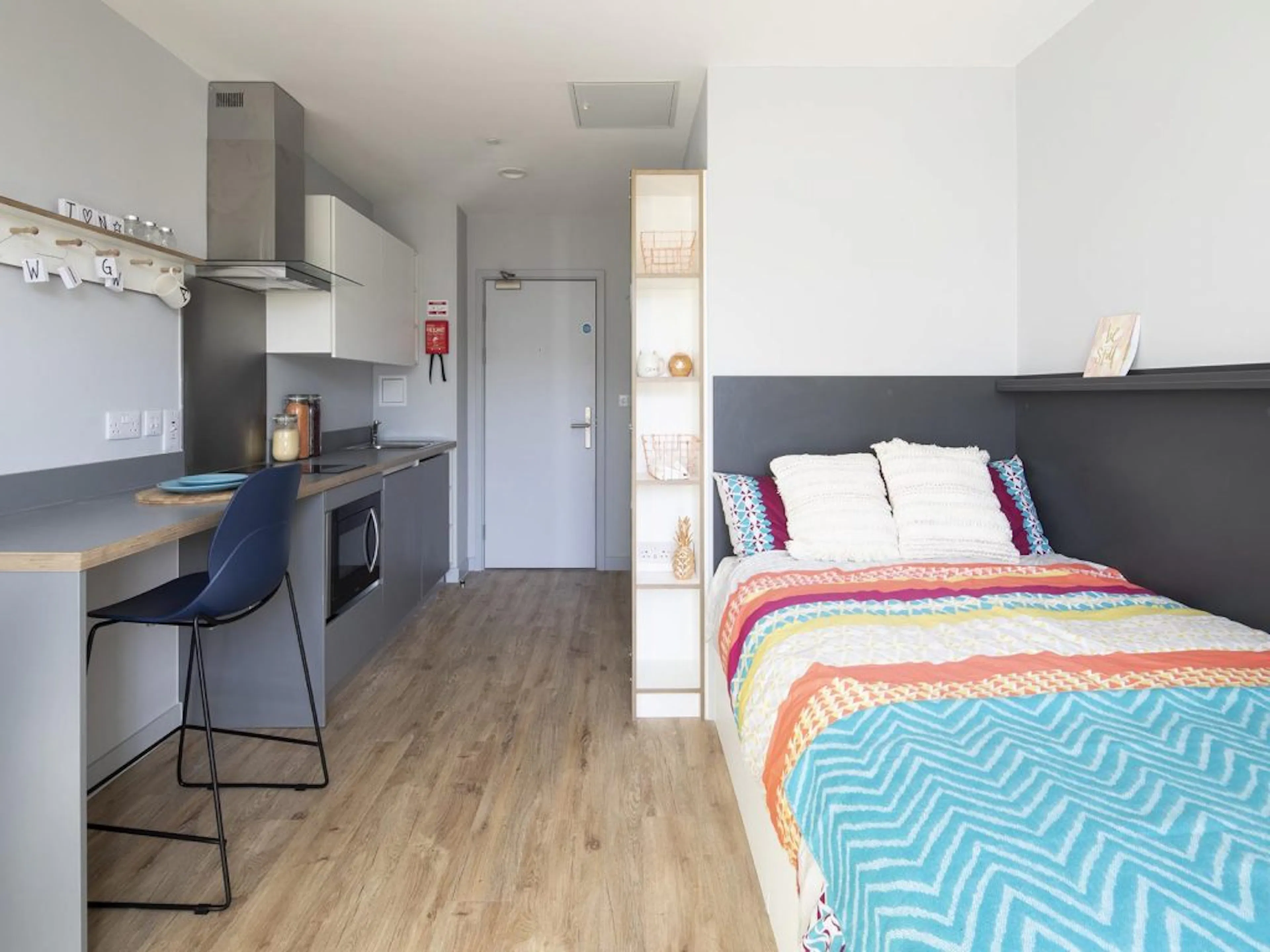 ROOM ROOM 1