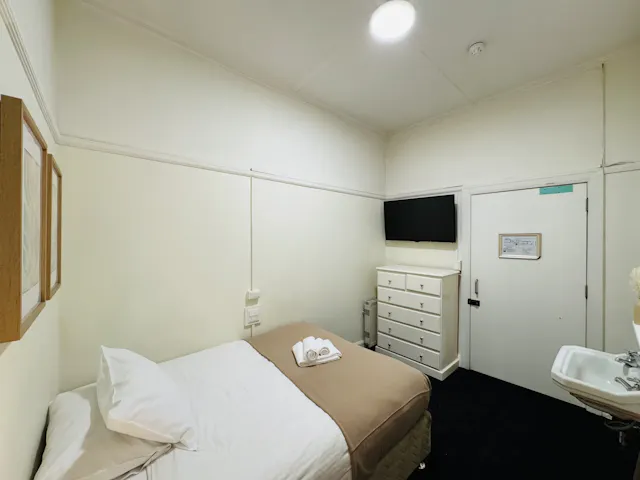 Room 4 room image 2