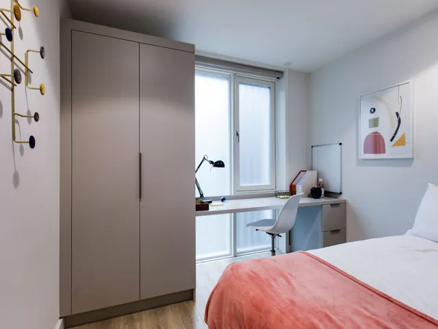 Bronze En-Suite room image 3