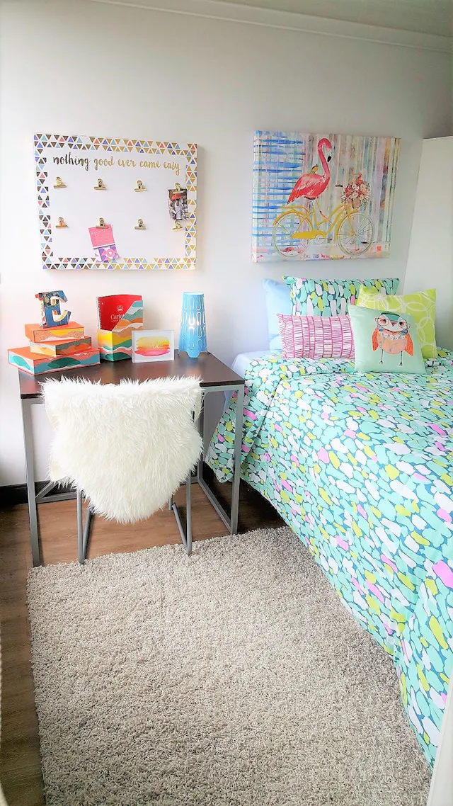 4 Bedroom 2 Bathroom Apartment room image 1