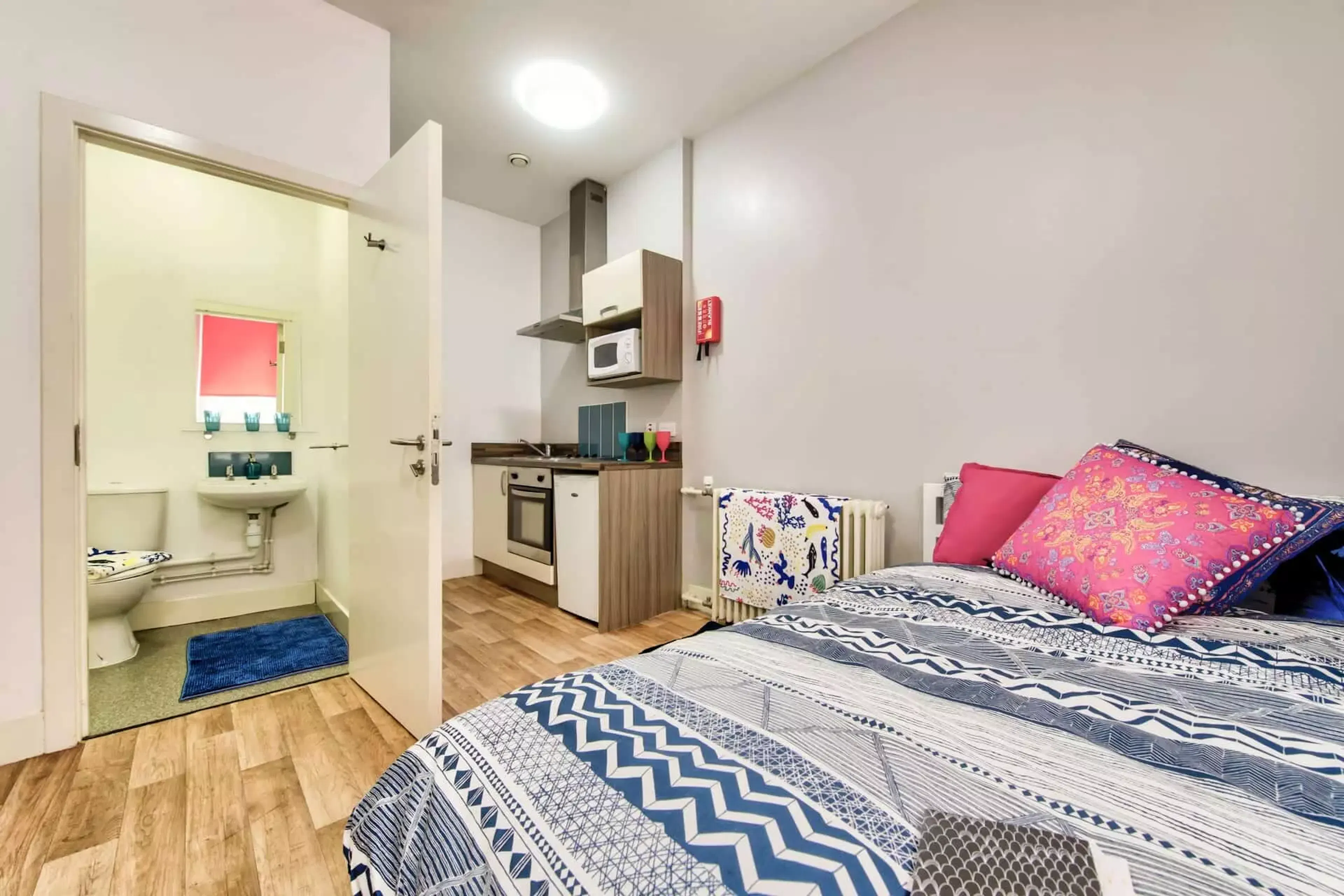 ROOM ROOM 4