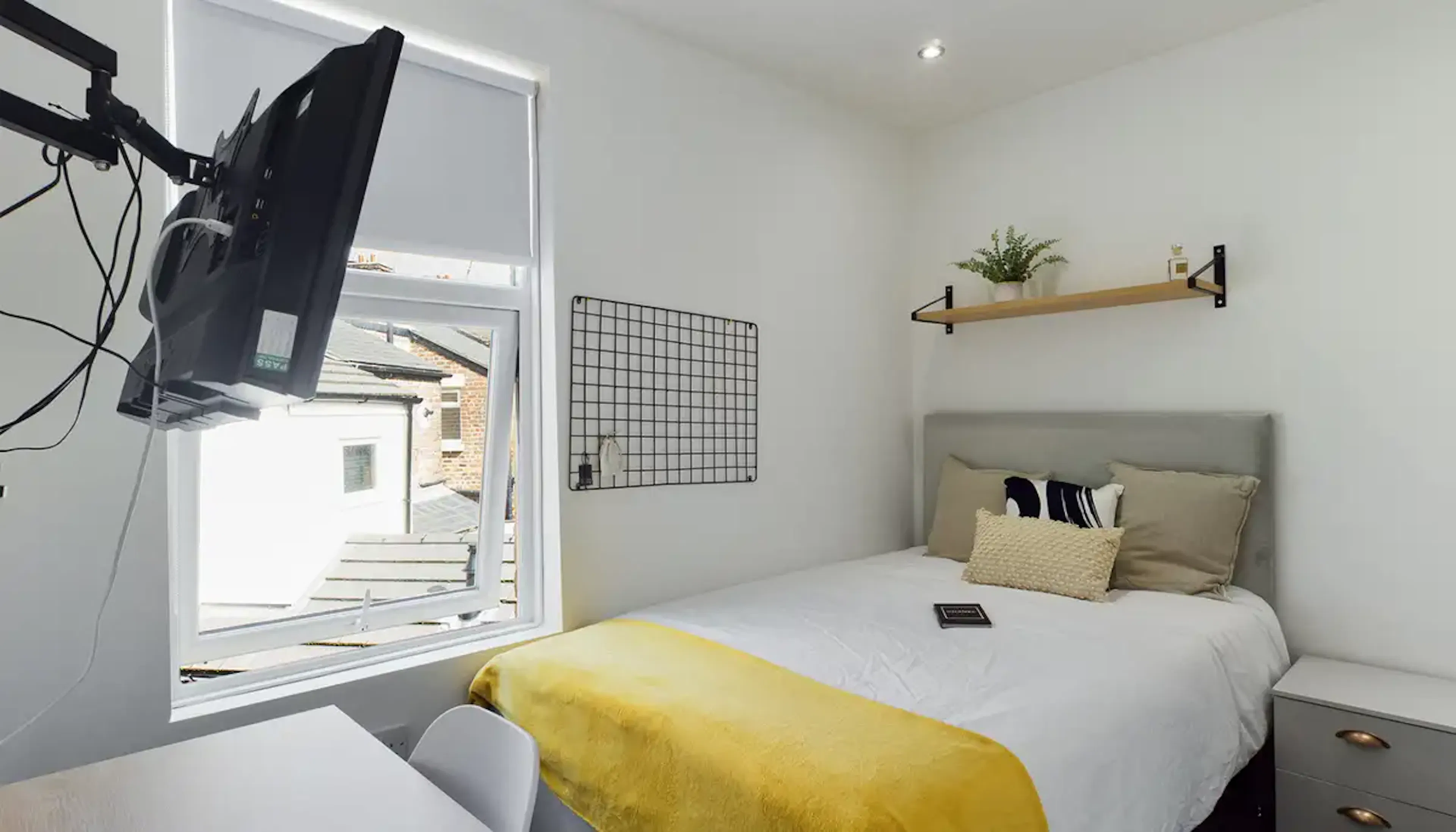 4 Bedroom House ROOM 3