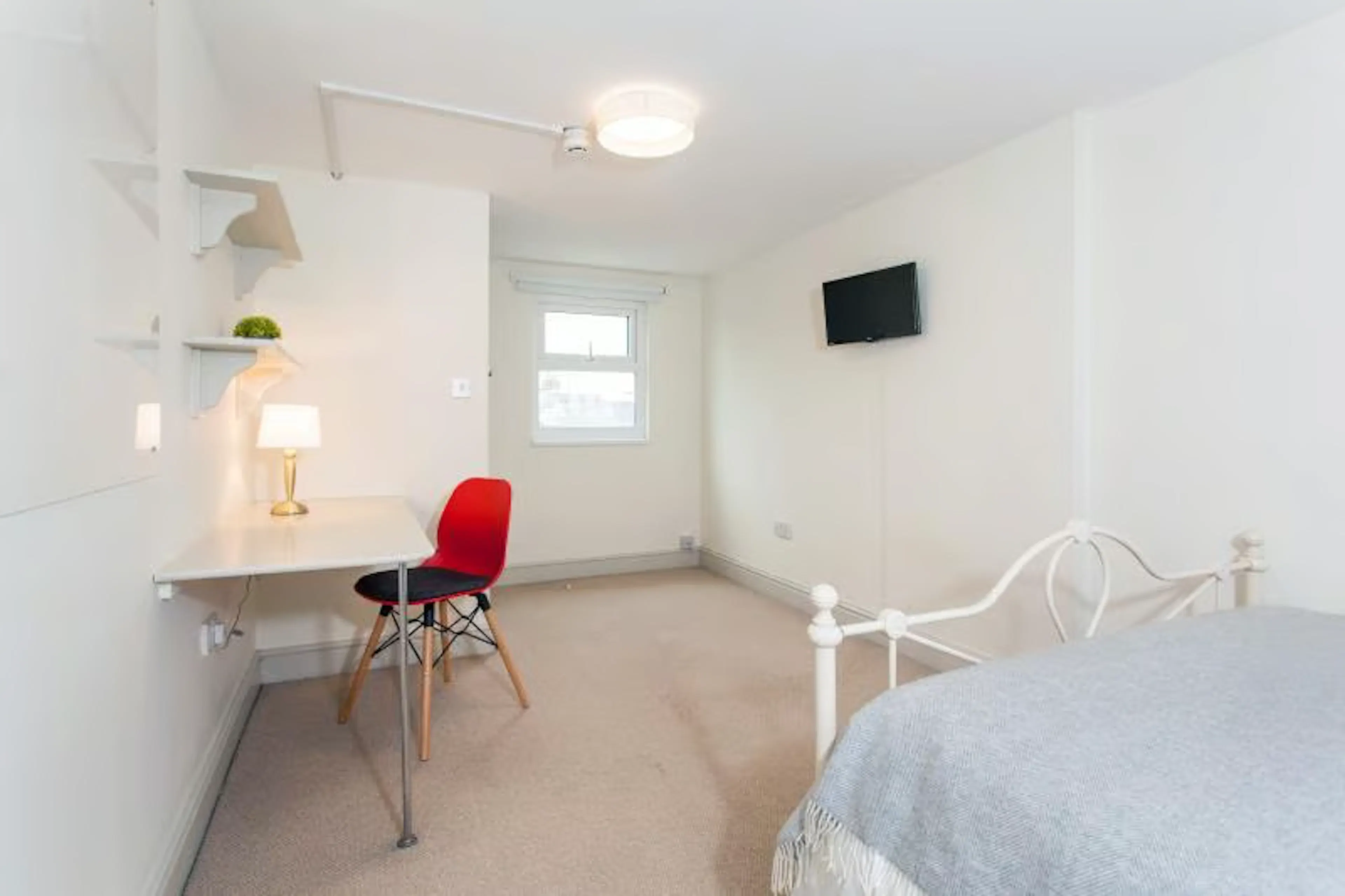 6 Bedroom Apartment ROOM 3