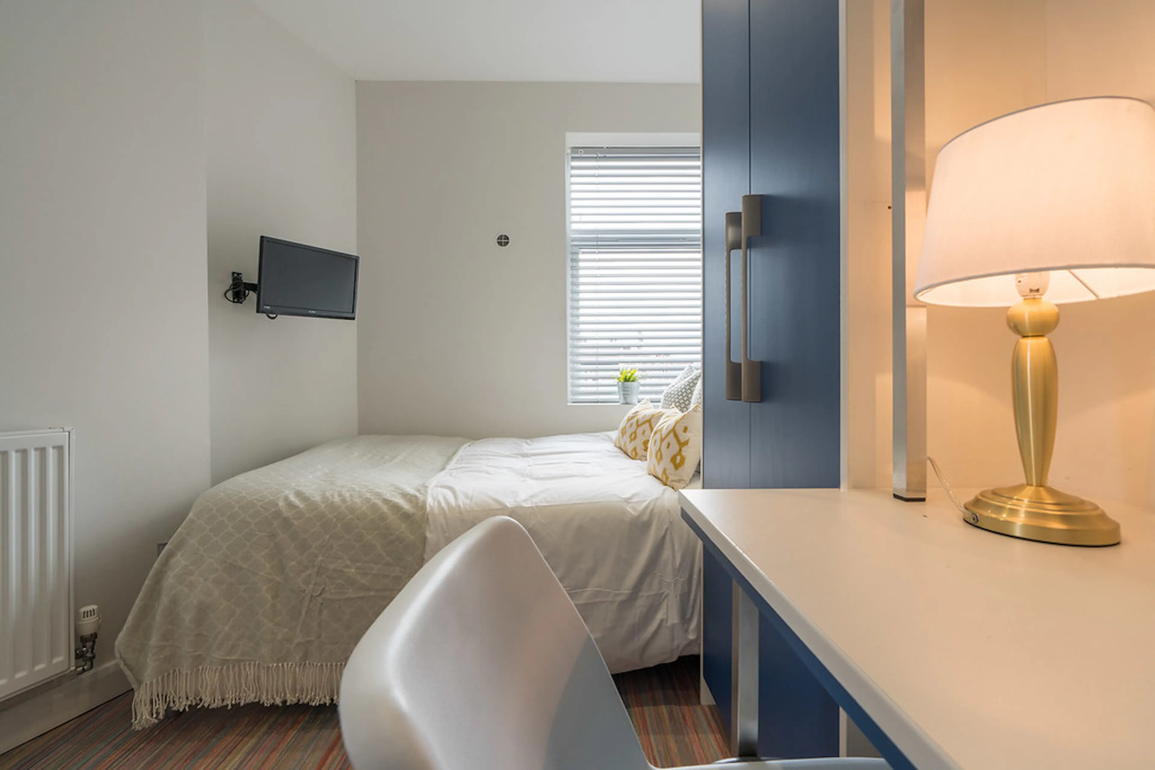 6 Bedroom Apartment ROOM 3