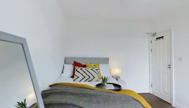 9 Bedroom House room image 2