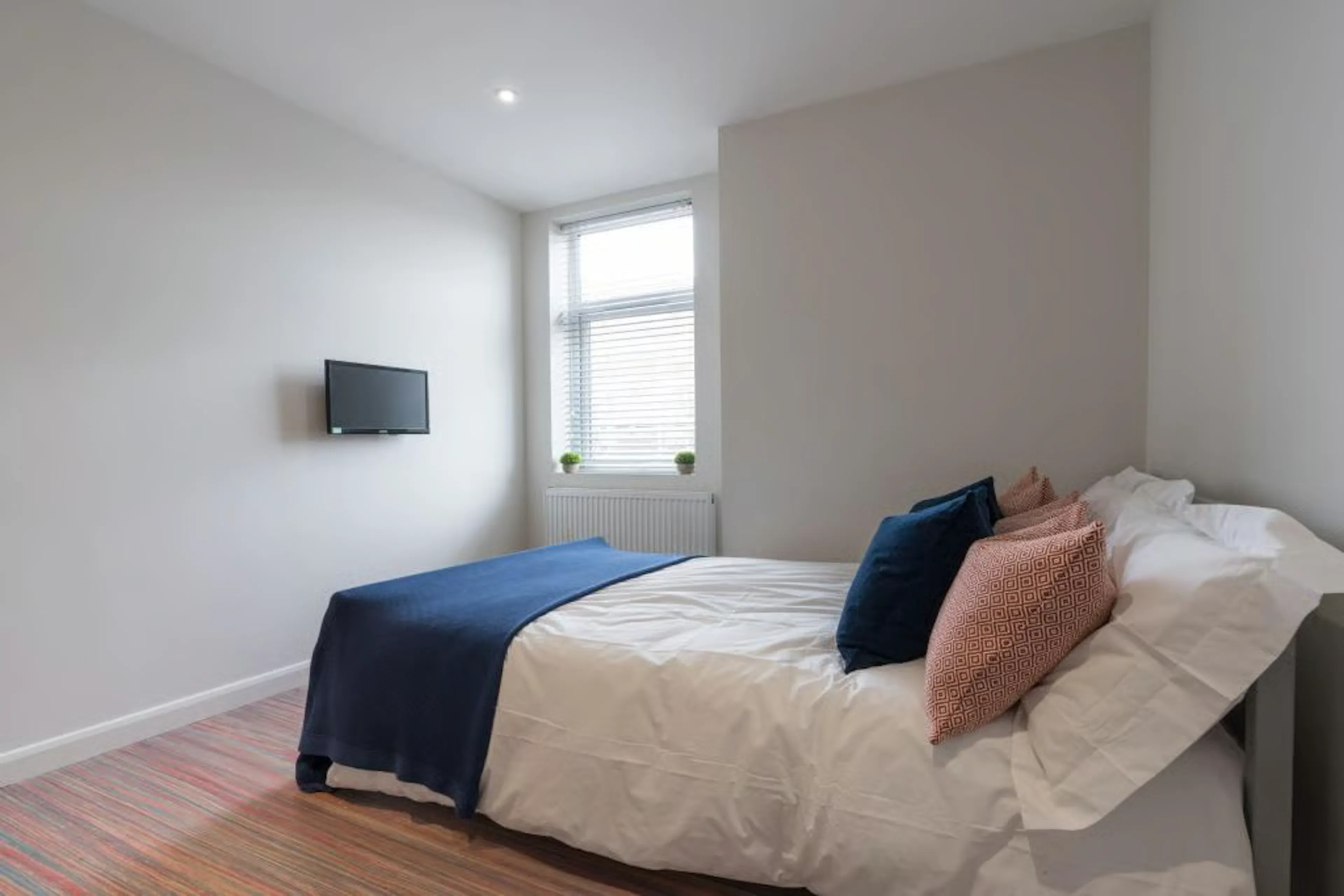 5 Bedroom Apartment ROOM 4