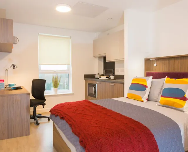 Ensuite room image 2