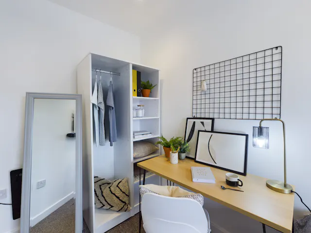 6 Bedroom House room image 17