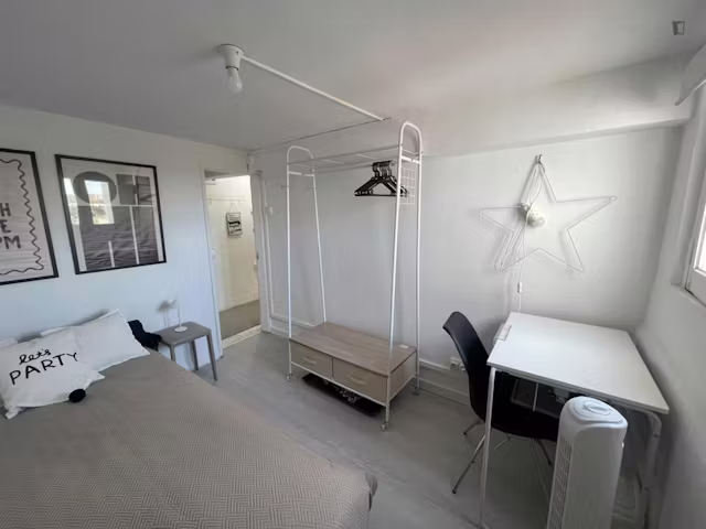 r-dr-guilherme-moreira-coimbra-Cozy Single 9 Bedroom Apartment-1