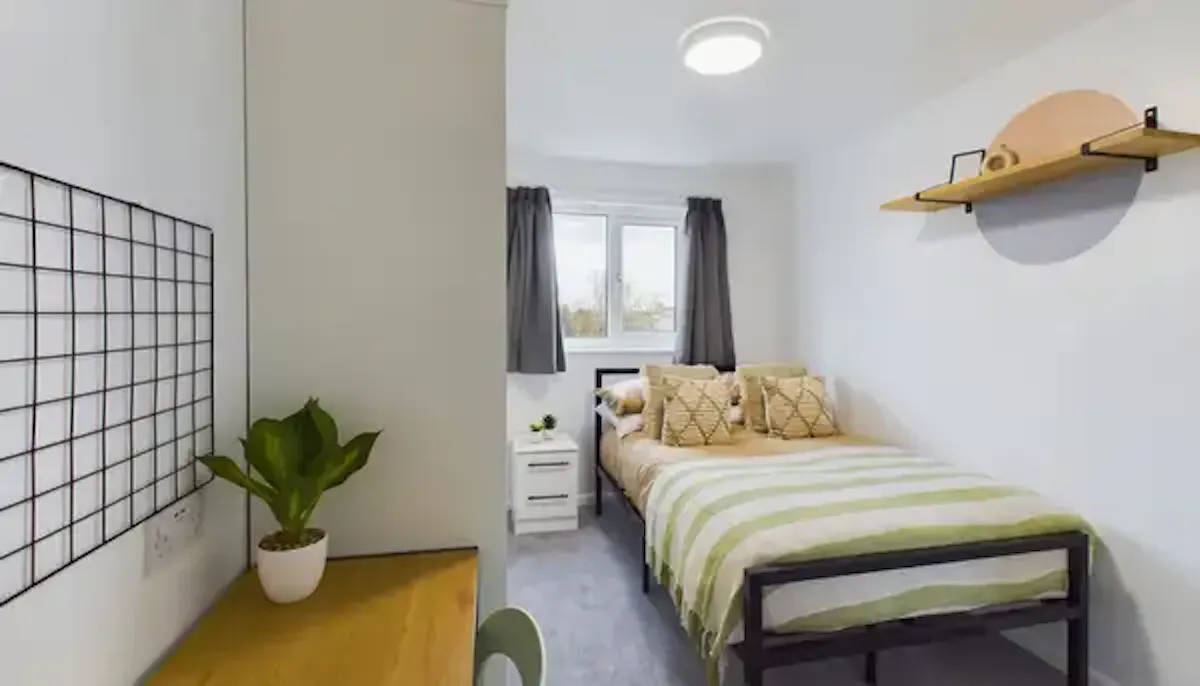 6 Bedroom Apartment ROOM