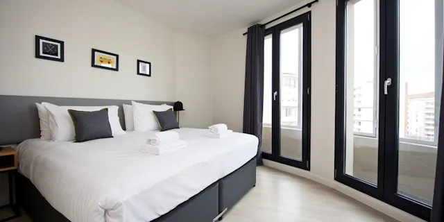 Studio Apartments room image 1