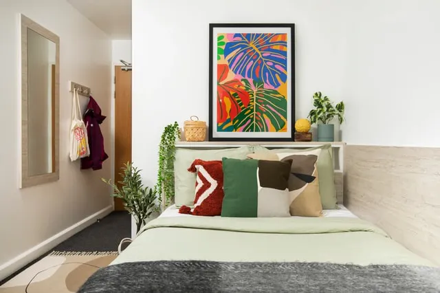 Ensuite: Three Bed Flat Medium Standard Double