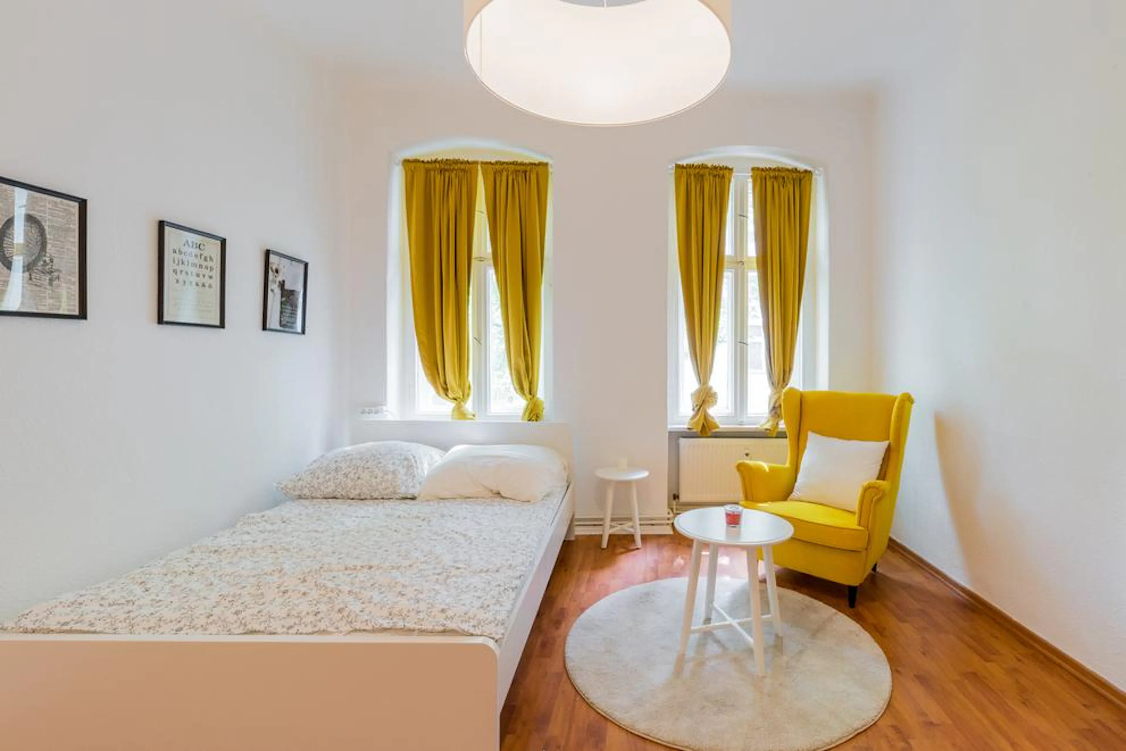 One Bedroom Apartment ROOM 1