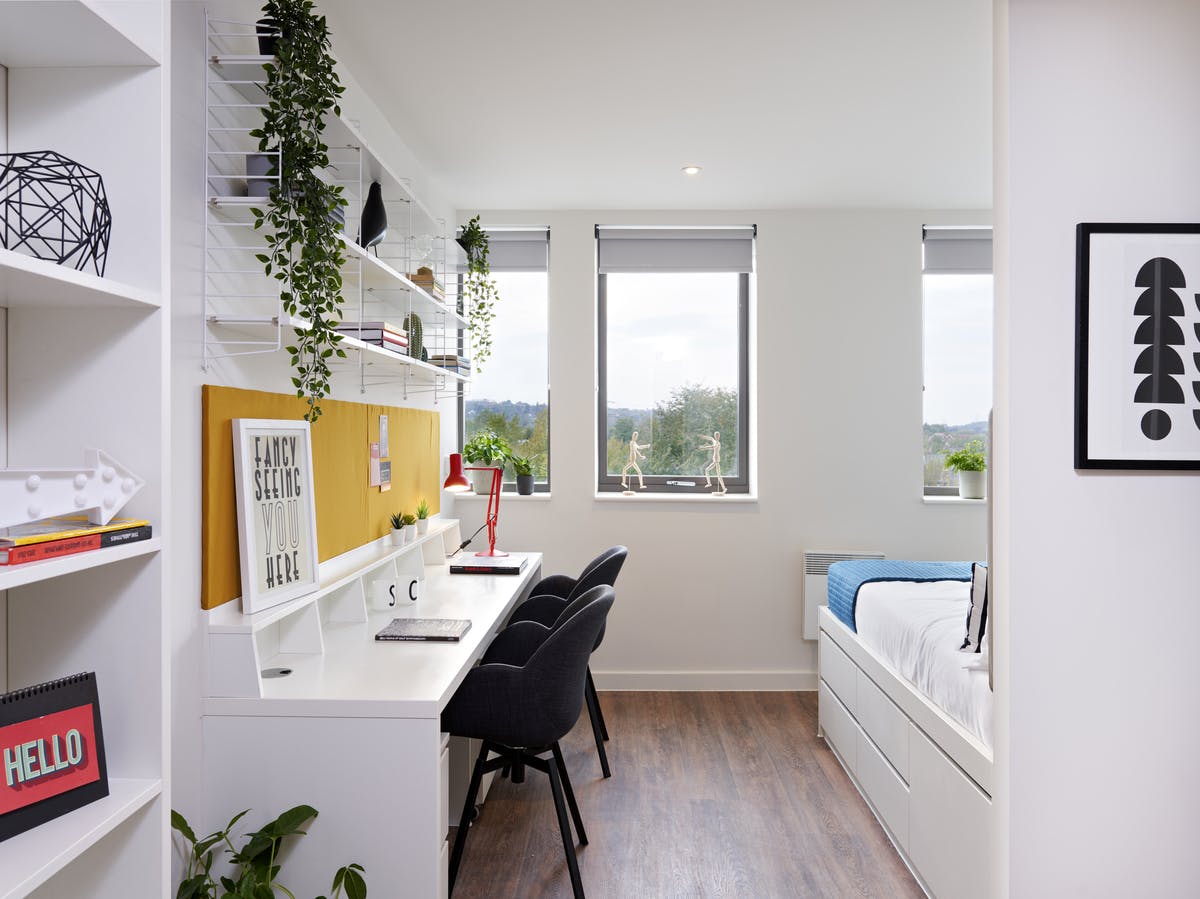 Lewis Lux Flat