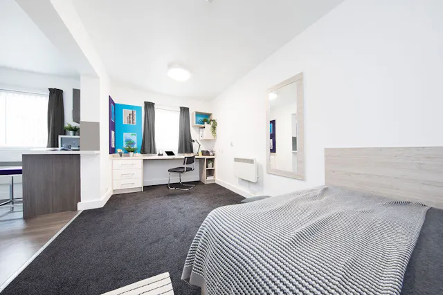 Studio, Premium Range 1 room image 2