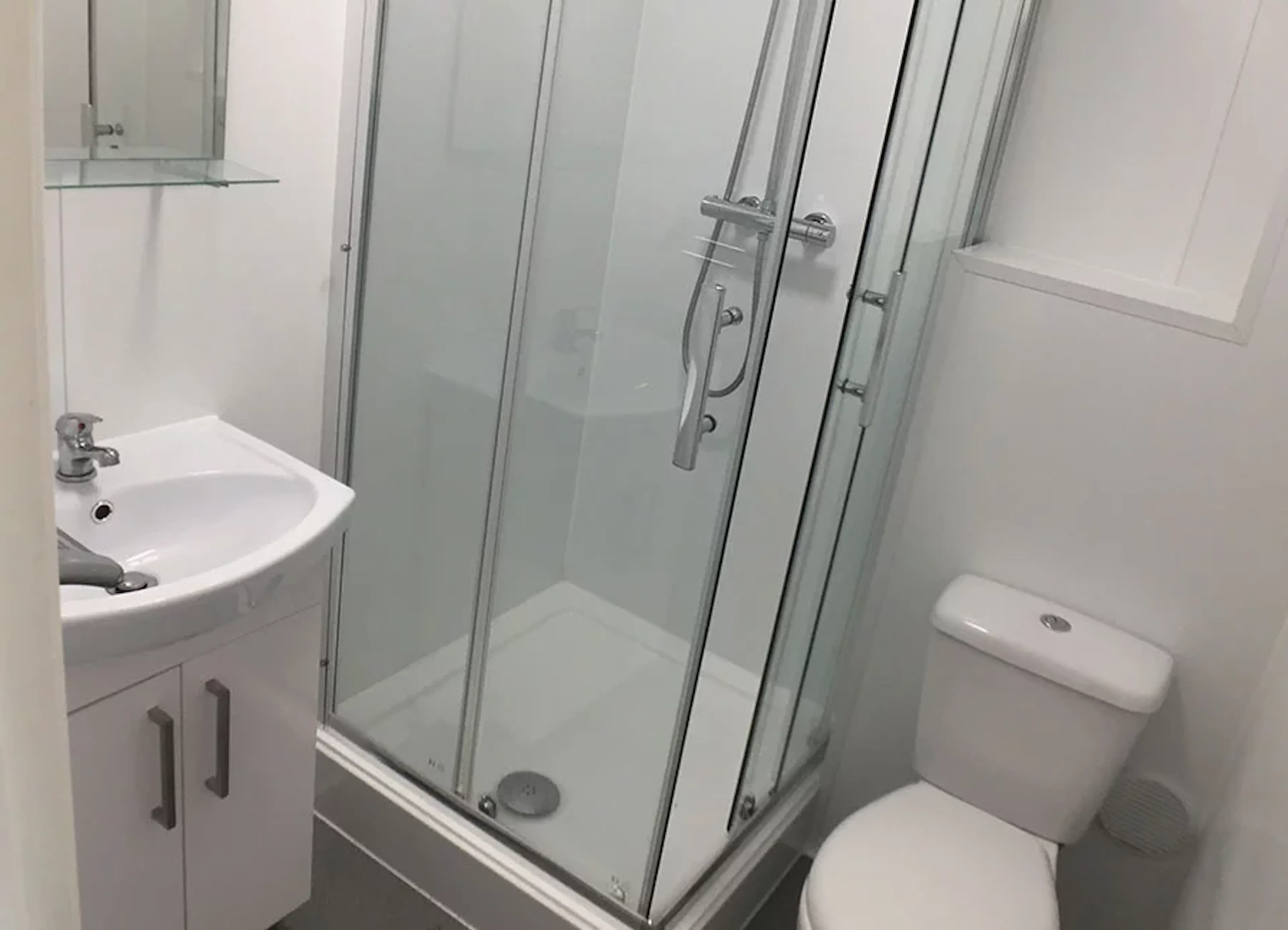 Standard Studio BATHROOM 4