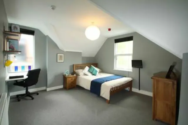 8 bedroom apartment room image 2