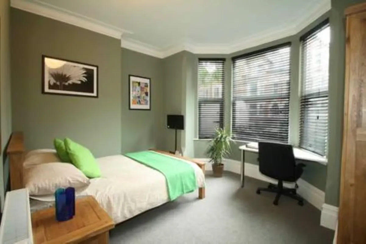 8 bedroom apartment ROOM