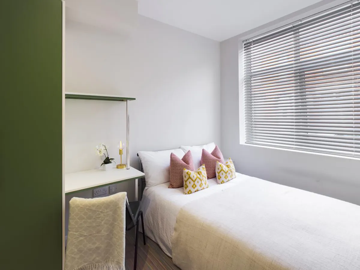 4 Bed Apartment ROOM