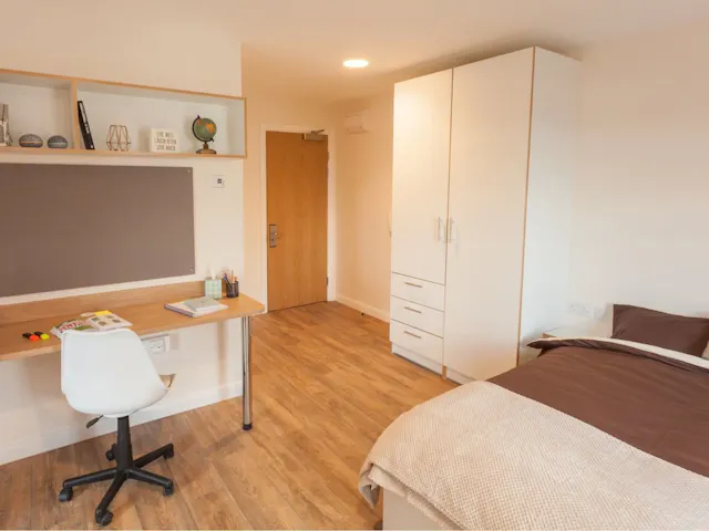 1 Bedroom Apartment room image 2