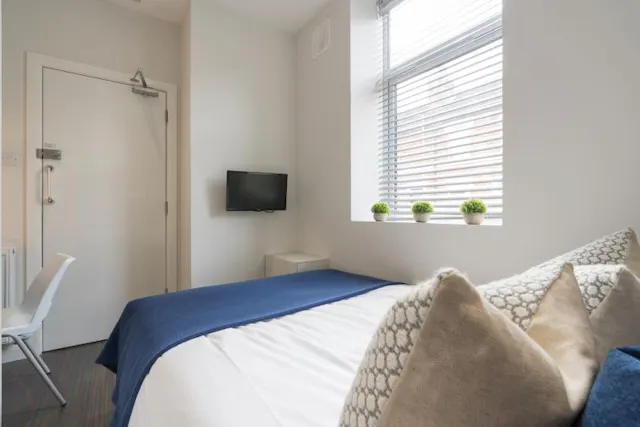 4 Bed Apartment room image 2