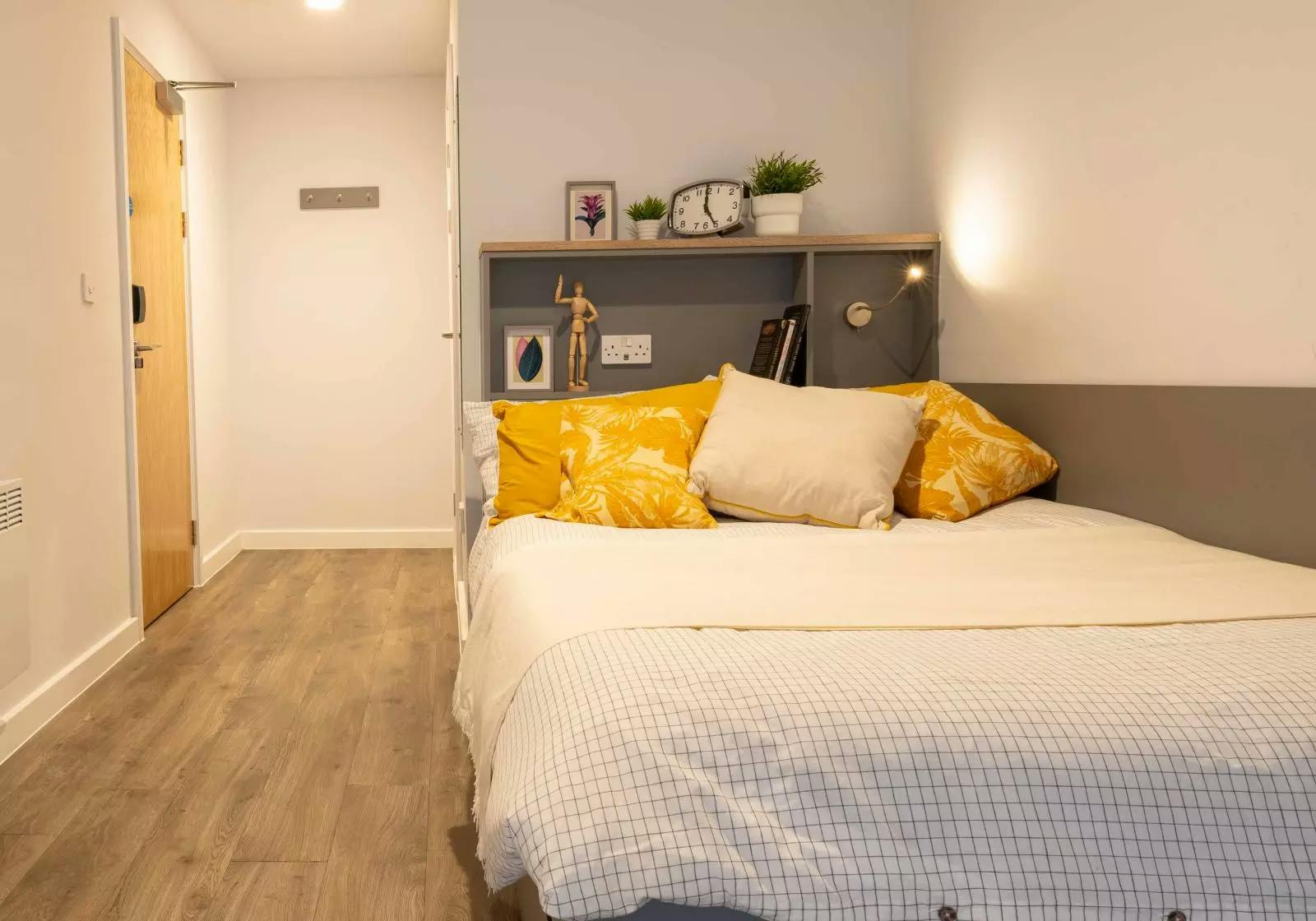 Bronze En Suite Plus