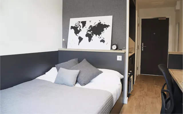 Platinum Studio room image 1