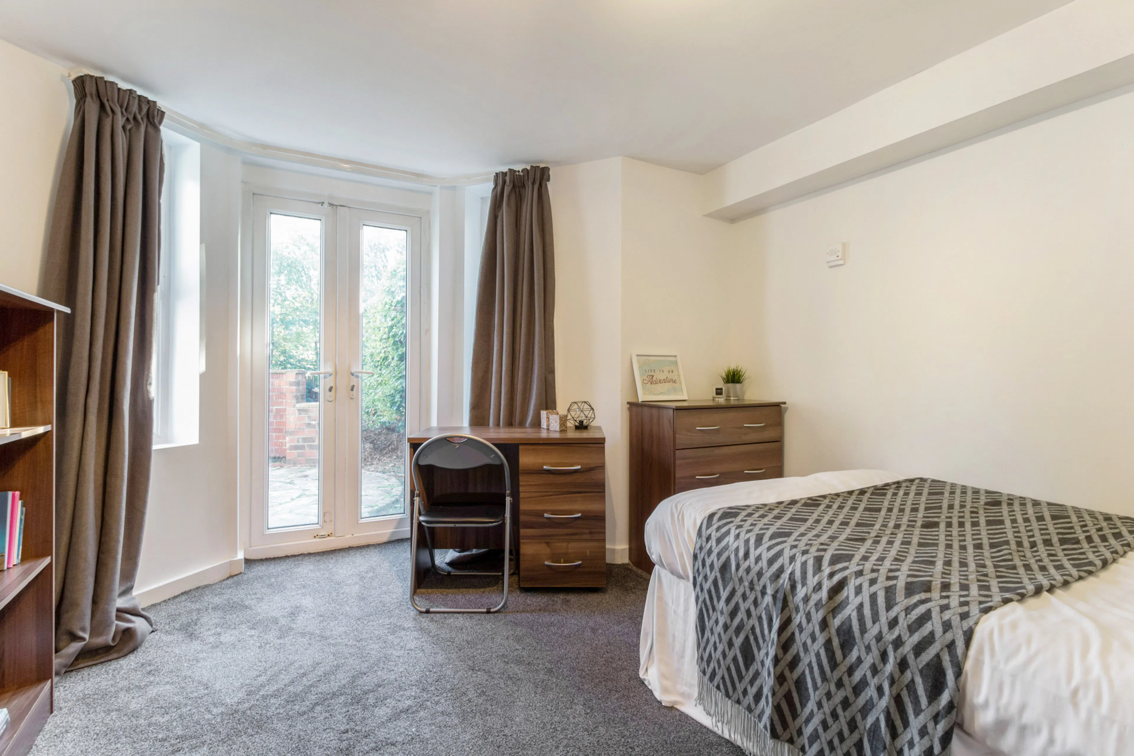 3 Bedroom Apartment ROOM 1