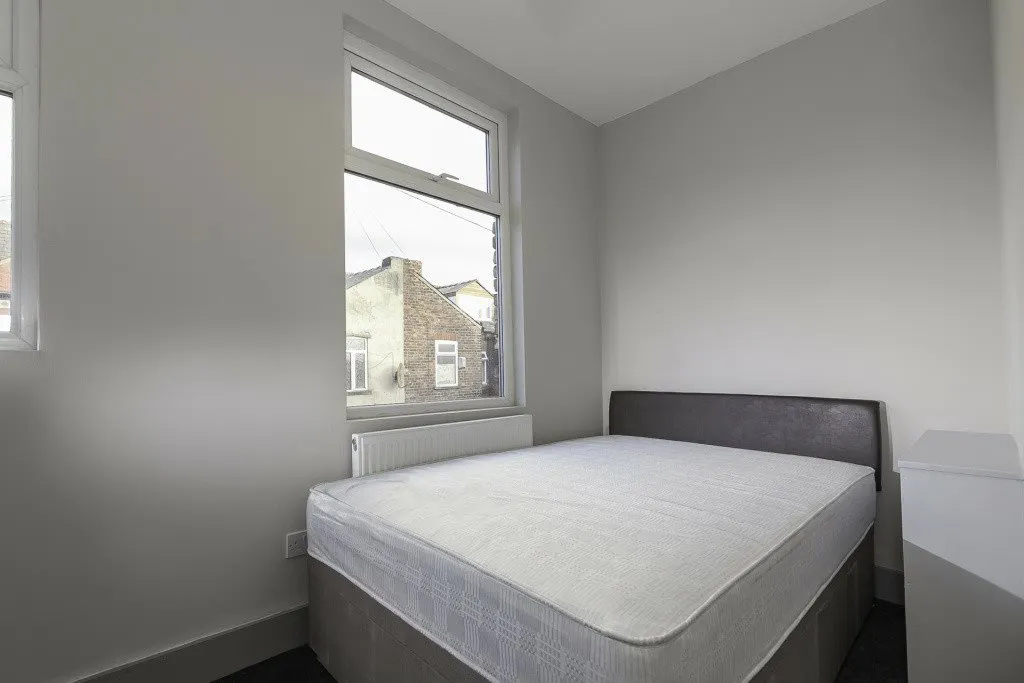 3 Bedroom Apartment ROOM 1