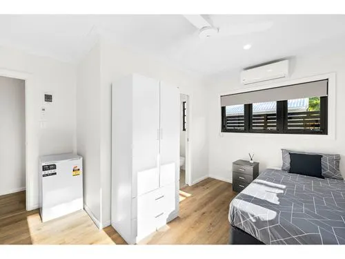 Executive Room + Fridge room image 2