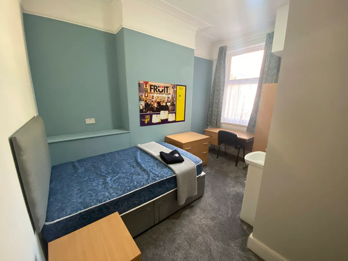 ROOM ROOM
