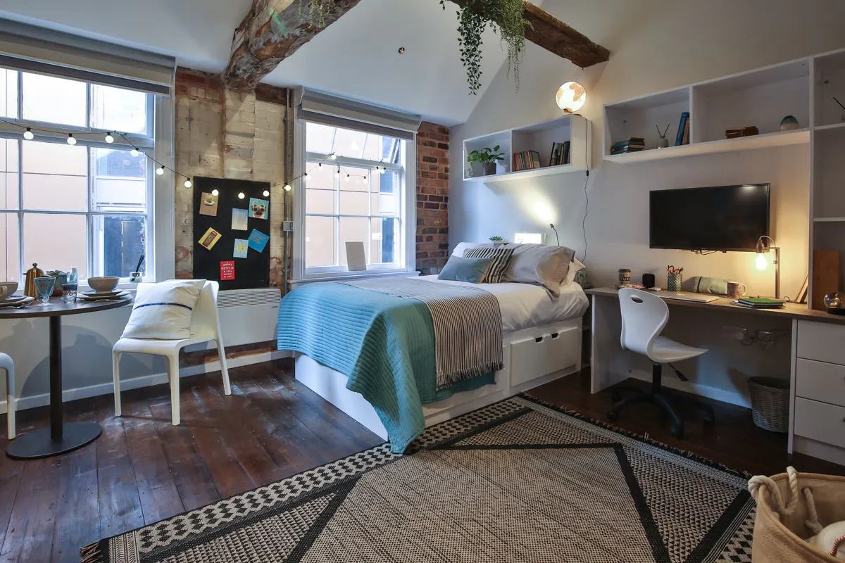 ROOM ROOM