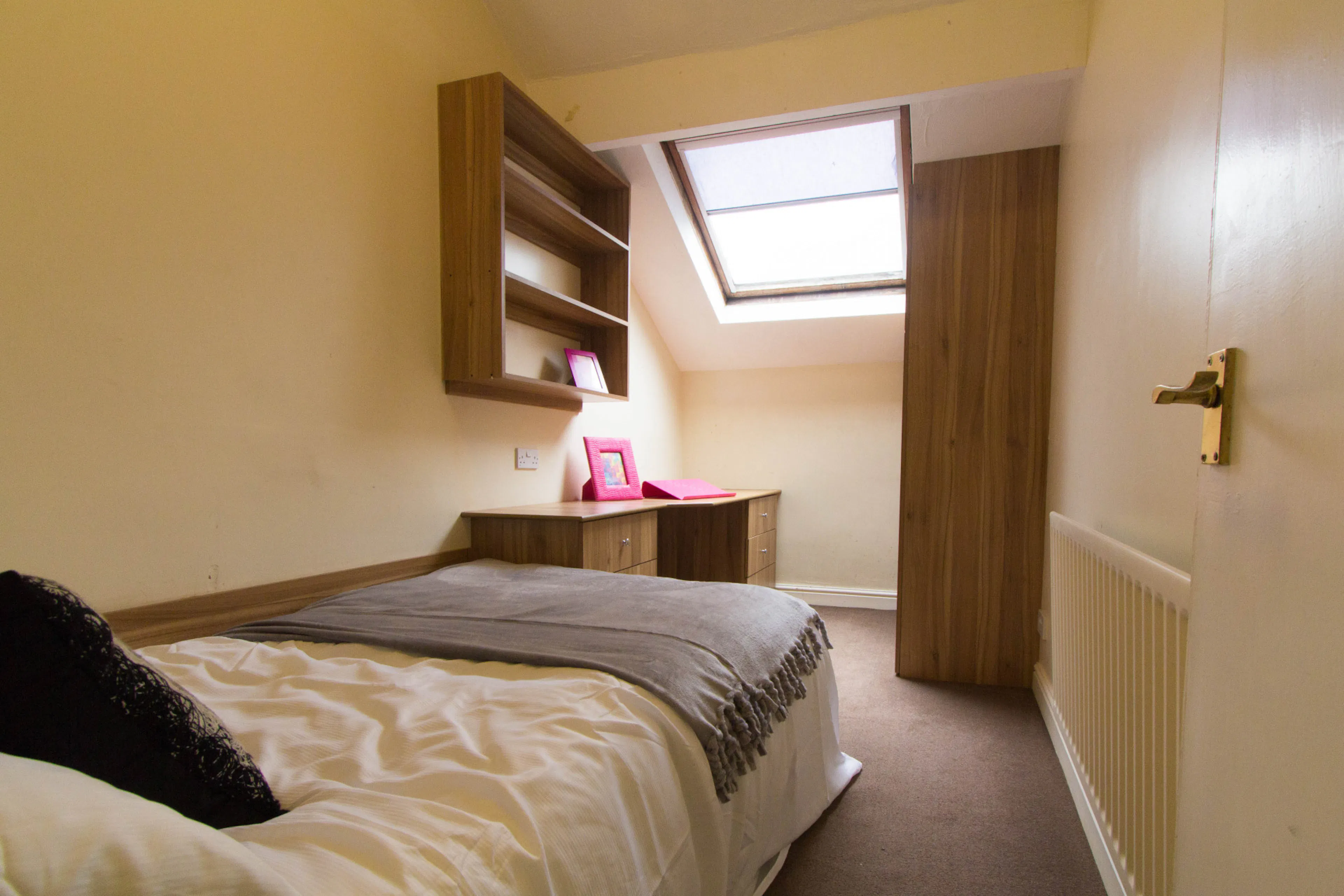 ROOM ROOM 1