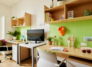 Twin Room In a 8 bedroom Apartment room image 2