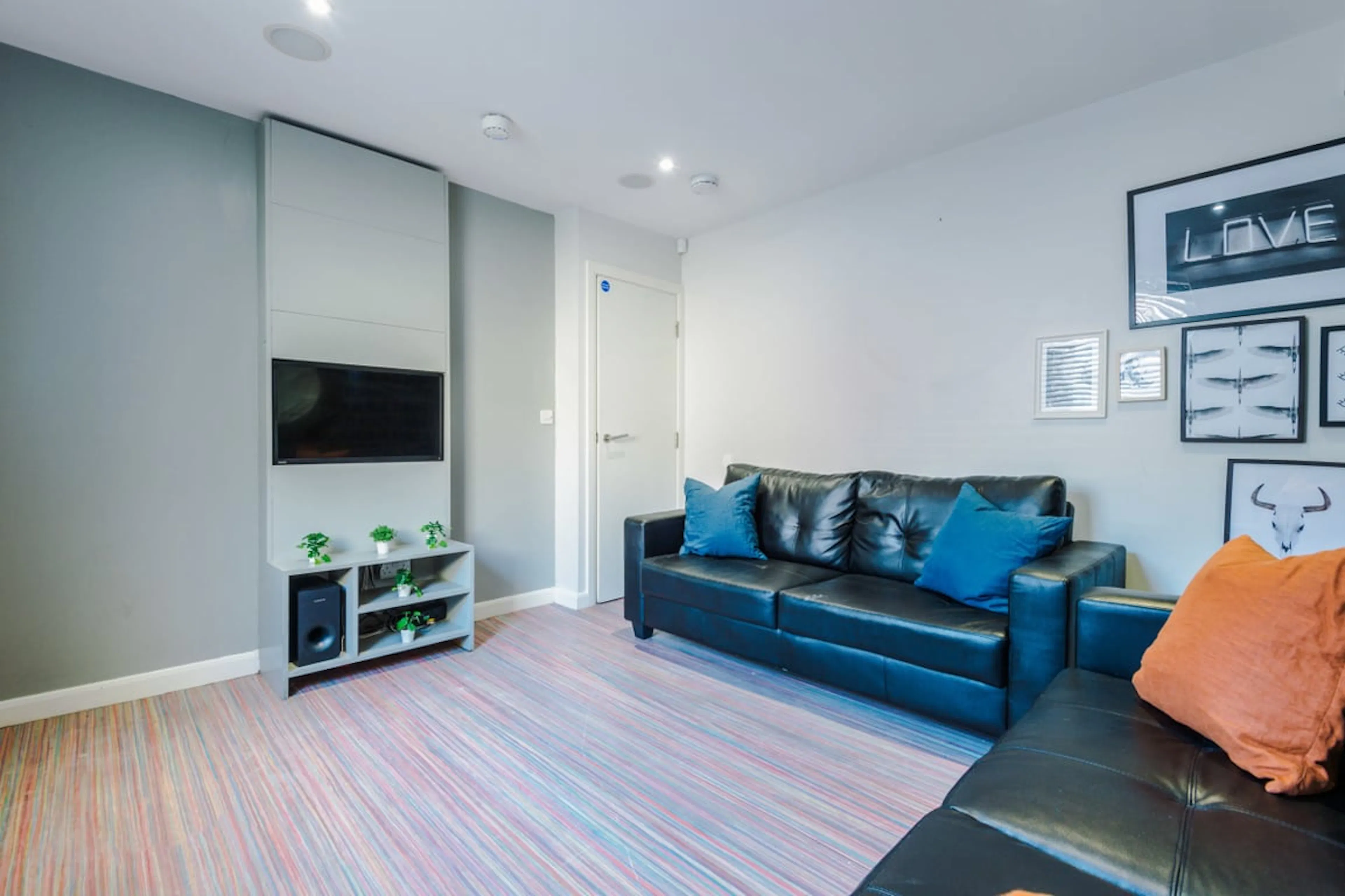 4 Bed Apartment ROOM 1